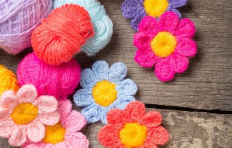 Fiori all’uncinetto: 23 idee e schemi gratuiti 